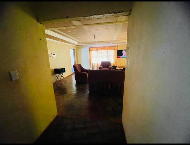 3 BEDROOM HOUSE FOR SALE IN PHIPHIDI